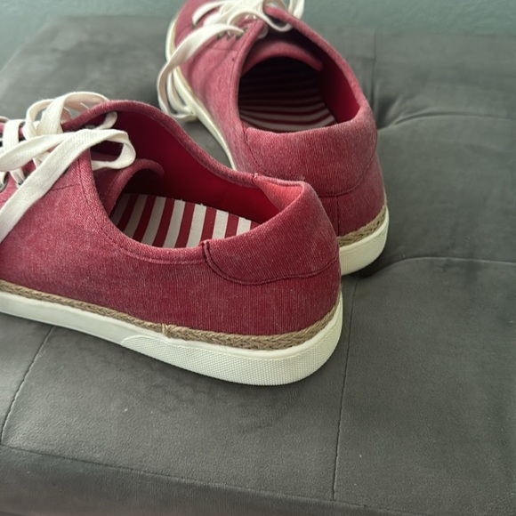 Never worn Vionic sneakers - Picture 4 of 7